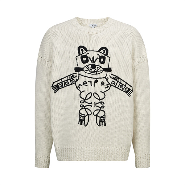 遊び心とクラフト感が共存する、大人のためのロエベ コピー ニット