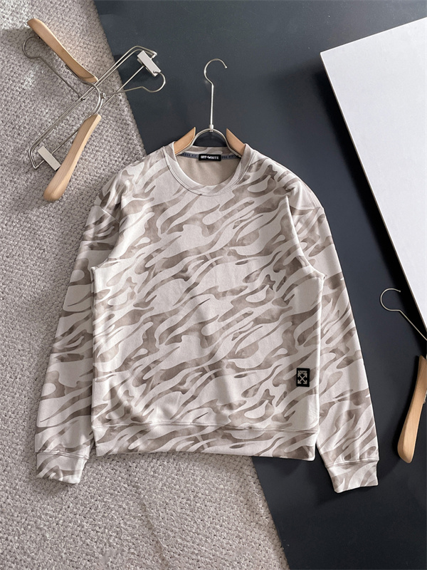  柄で主張しすぎない、オフホワイト コピー スウェット