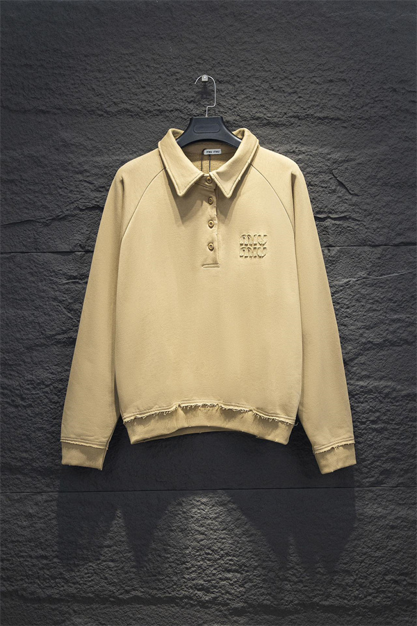 抜け感が魅力 ― MIU MIU コピーヴィンテージ風 ポロスウェット