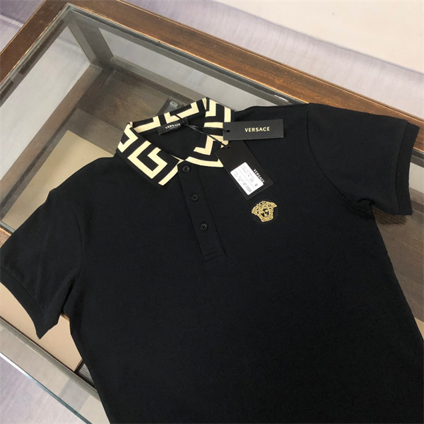 上品さと存在感を兼ね備えた、VERSACE ヴェルサーチ コピー ポロシャツ