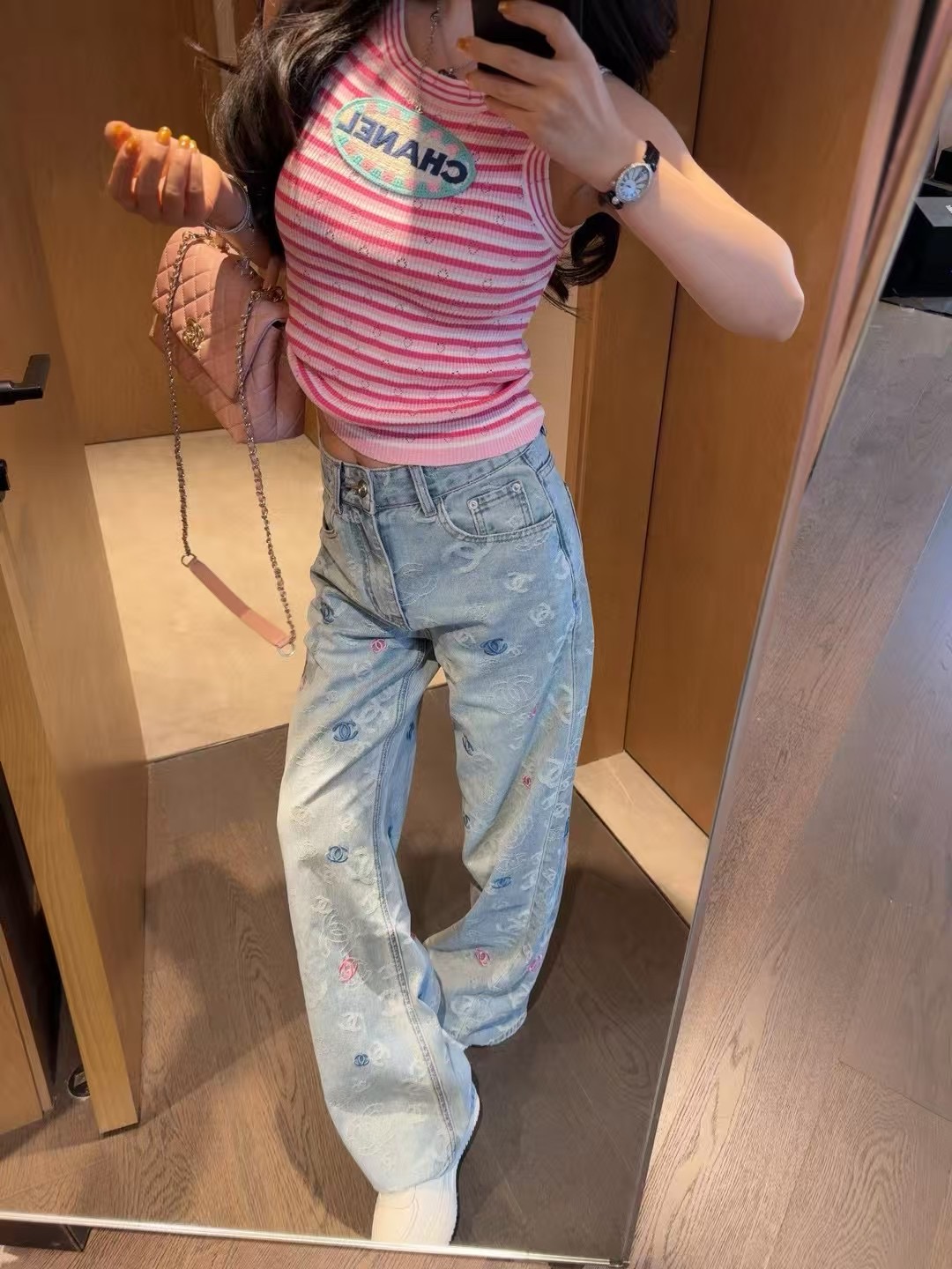MiuMiu ジーンズ：ファッションと機能性の完璧な融合