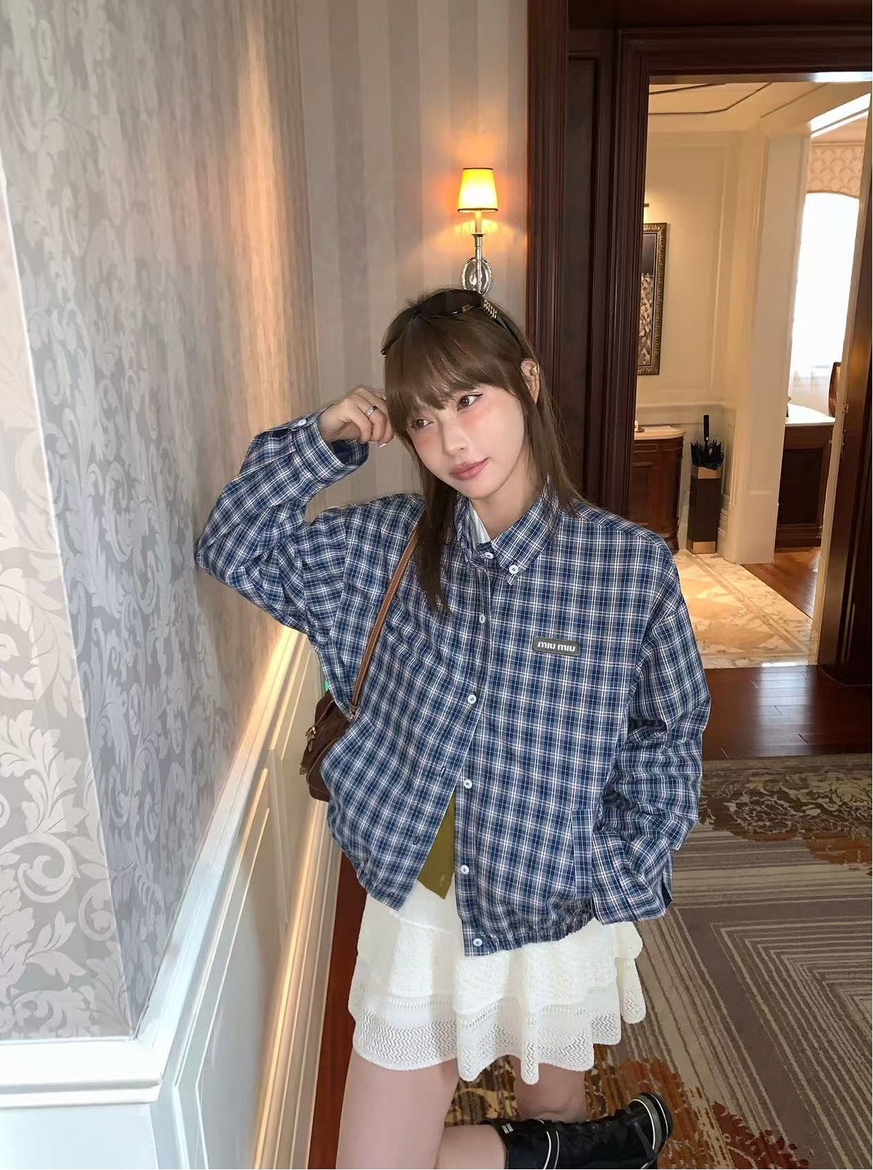 Miu Miu のチェックシャツ、クラシック柄に宿る現代的な遊び心で装いをリフレッシュ