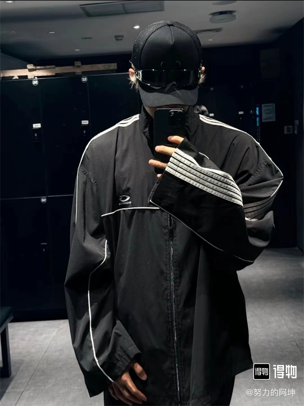 モード×スポーツの最前線 ― BALENCIAGA コピーテクニカル トラックジャケット