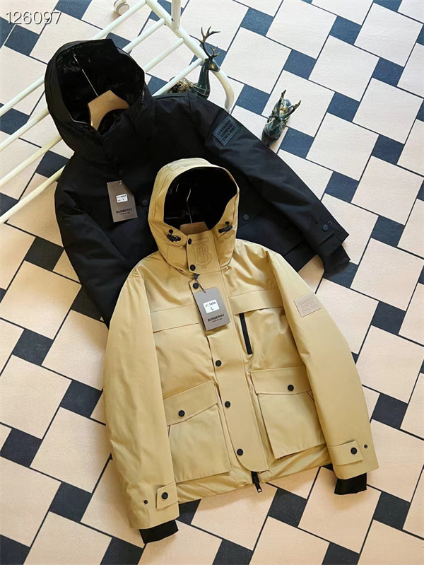 機能美を極めた一着 ― BURBERRY コピーフーデッド ダウンジャケット