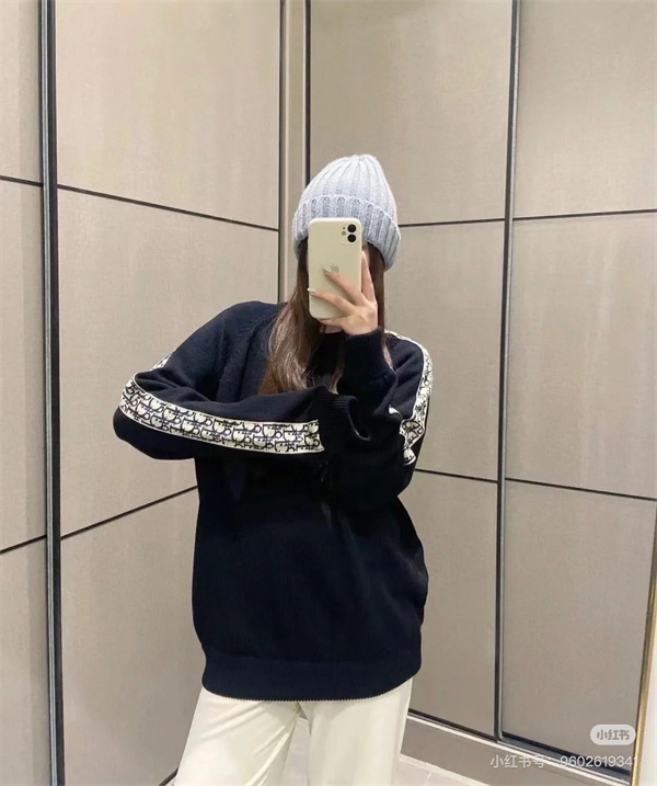  日常に溶け込む品格、大人のためのディオール コピー ニット
