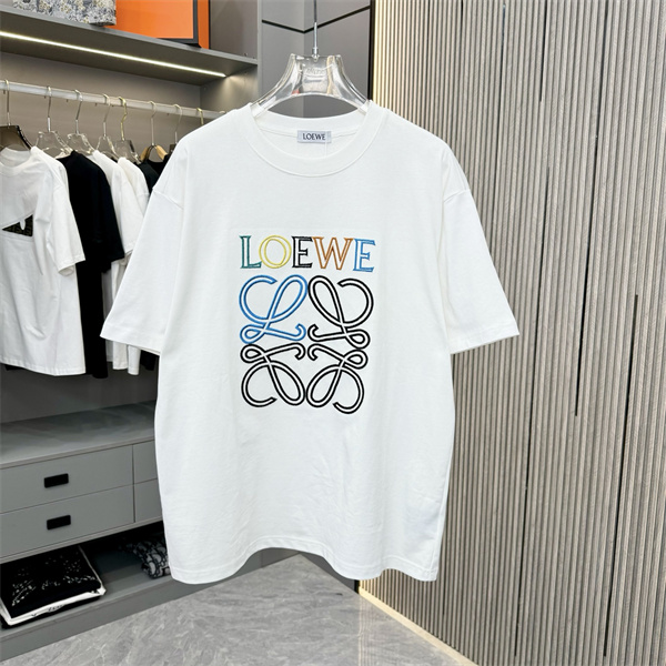 洗練されたアート感を纏う、ロエベ コピー Tシャツ