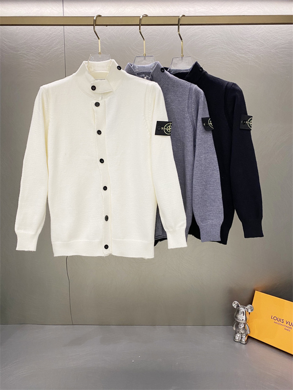  機能美を纏う ― STONE ISLAND コピースタンドカラー ニットカーディガン