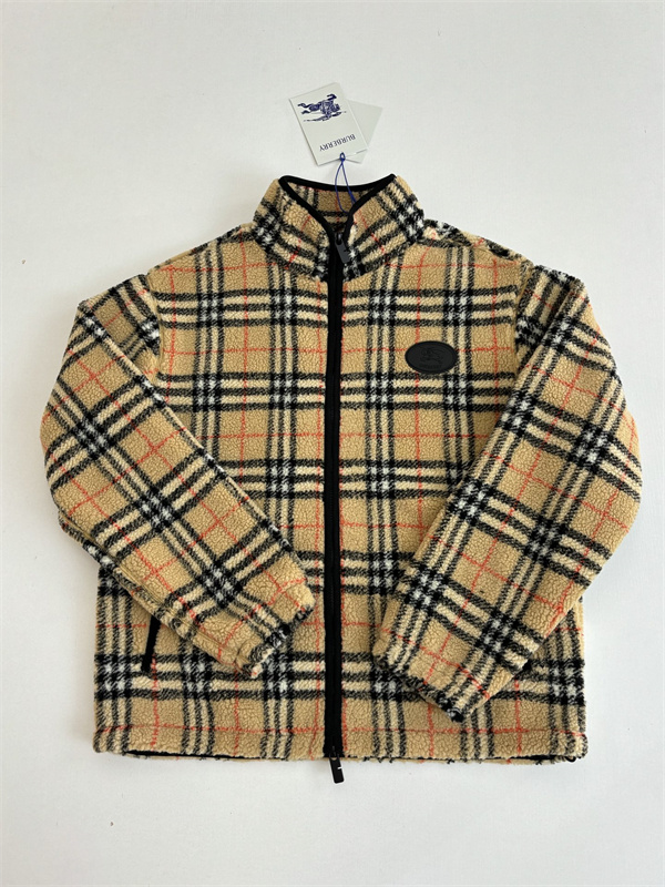 英国クラシックを日常に ― BURBERRY チェック フリースジップジャケット