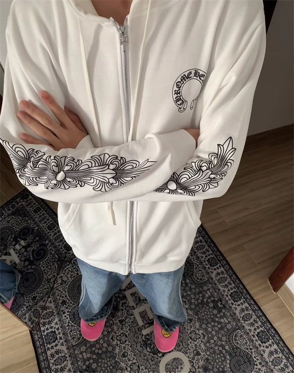 圧倒的バックロゴで魅せる、ストリート感漂うクロムハーツ コピー パーカー