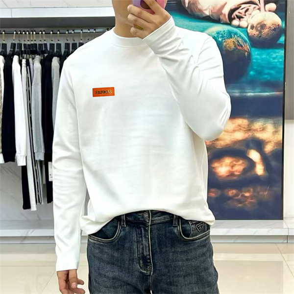 さりげない上質さを楽しむ、大人のためのエルメス コピー ロングスリーブスタイル