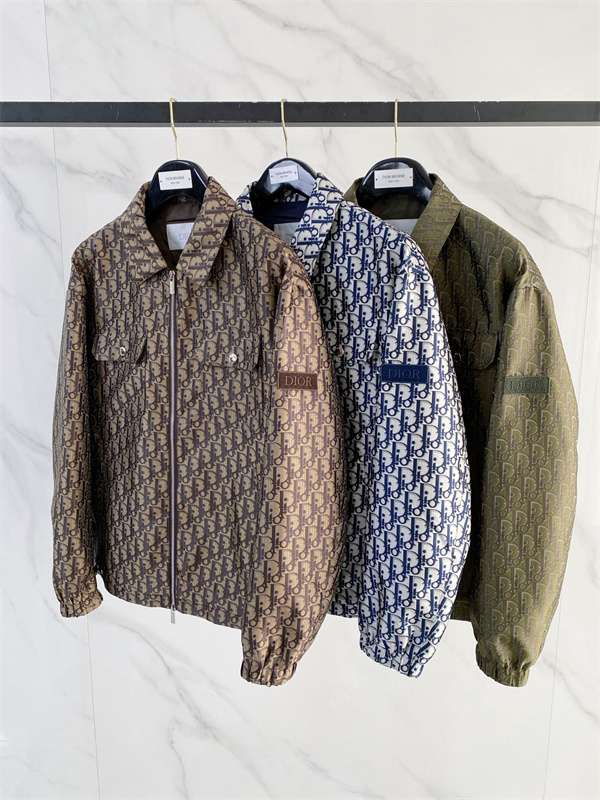 アイコニックな総柄で魅せる、洗練された大人のためのディオール コピー アウタースタイル
