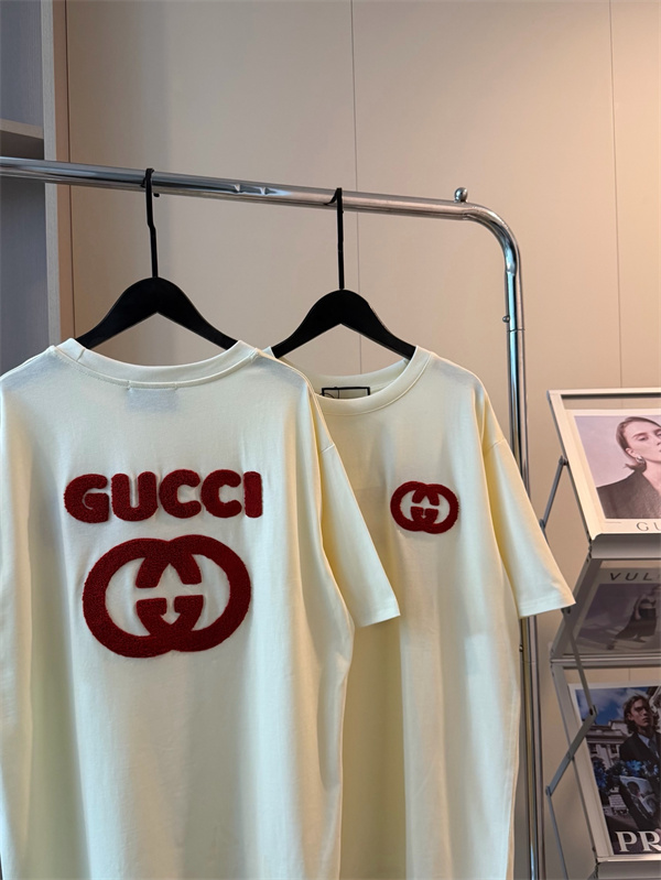 存在感あるクラシックロゴが映える、グッチ コピー Tシャツ