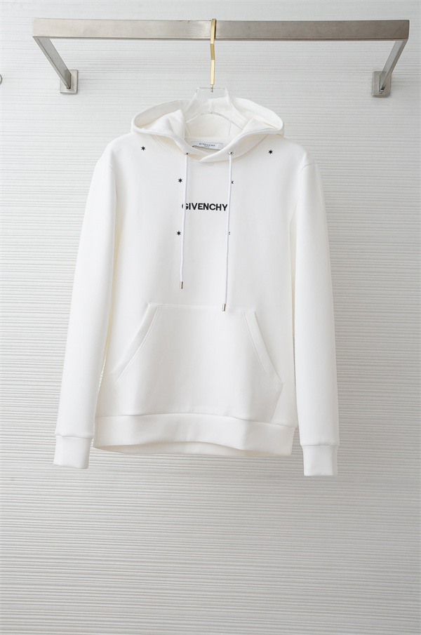 静かな存在感で魅せる、大人のためのジバンシィ コピー パーカー