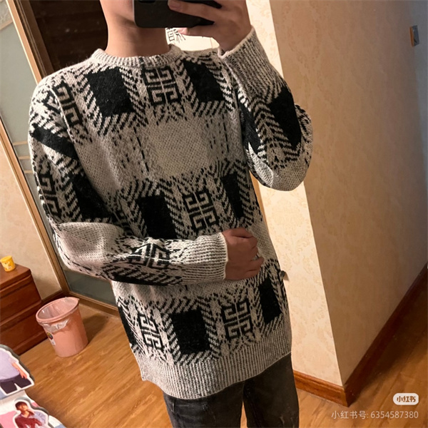  幾何学模様が映える モダンデザインのGIVENCHY コピー ニット