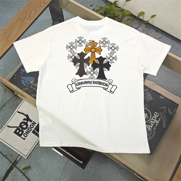 クロムハーツ コピーの存在感を楽しむ、CHROME HEARTS系クロス コピー Tシャツ