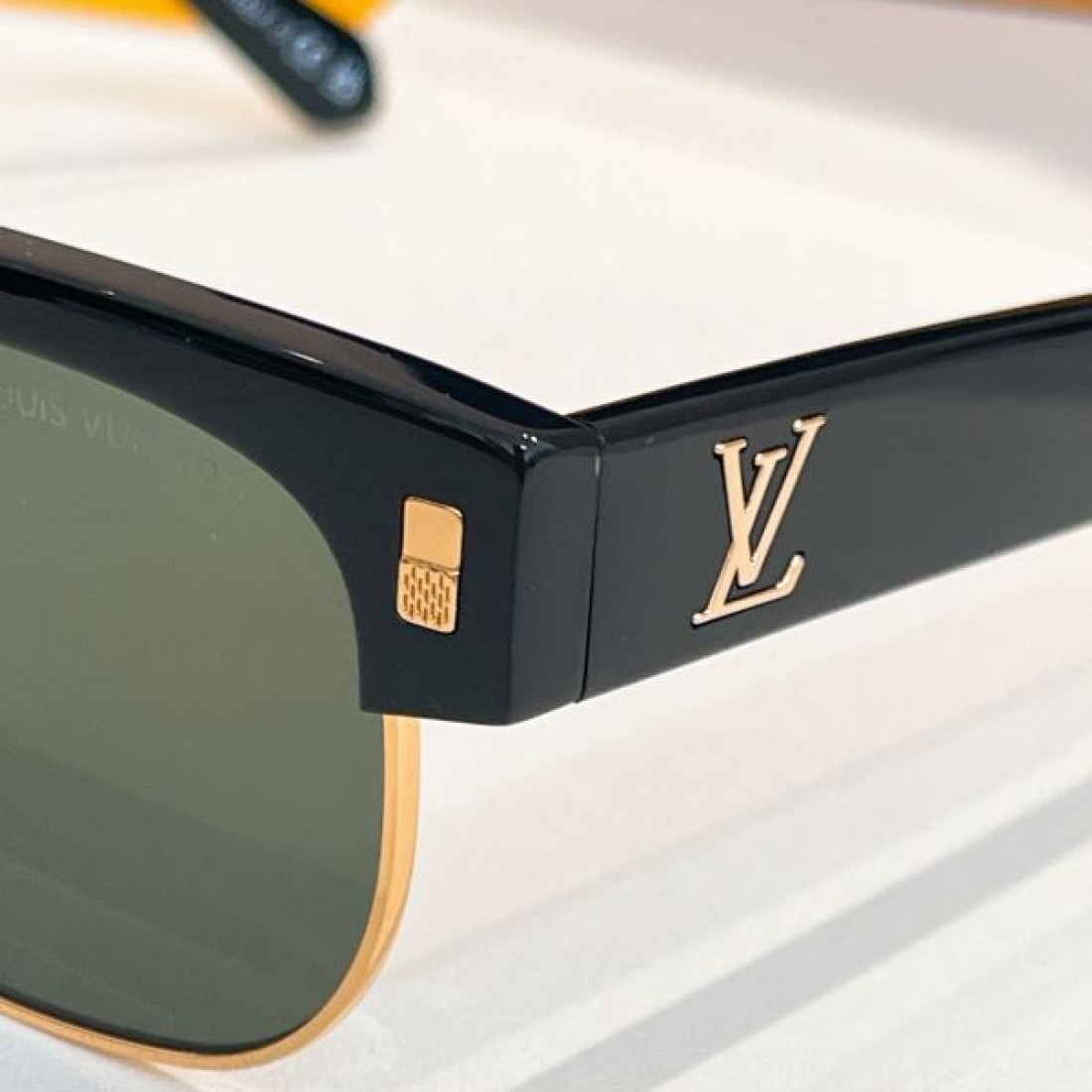  人気沸騰中！おしゃれ新品 LOUIS VUITTON ルイヴィトン コピー サングラスシーズンの流行にチェック
