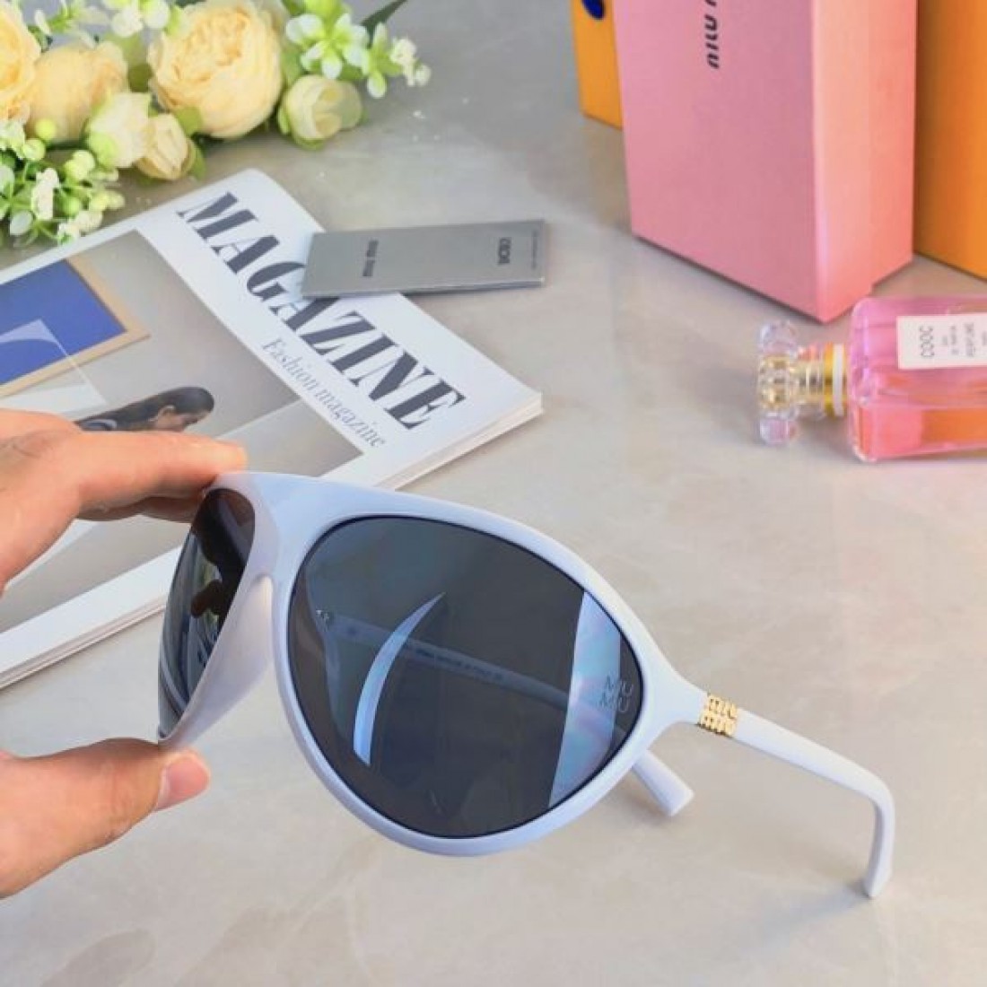 旬なカラー展開 MIU MIU ミュウミュウ コピー サングラス セレブ御用達