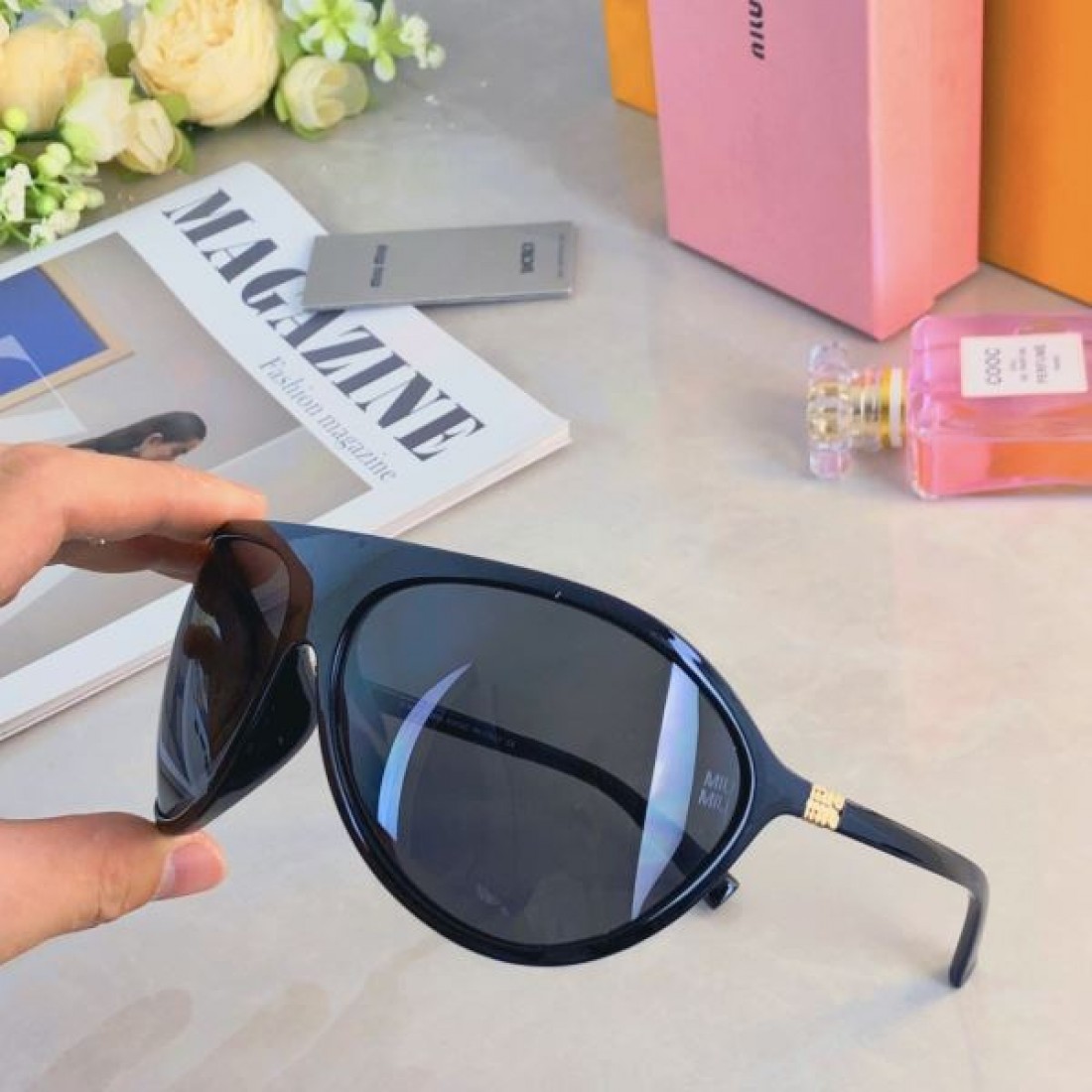 旬なカラー展開 MIU MIU ミュウミュウ コピー サングラス セレブ御用達