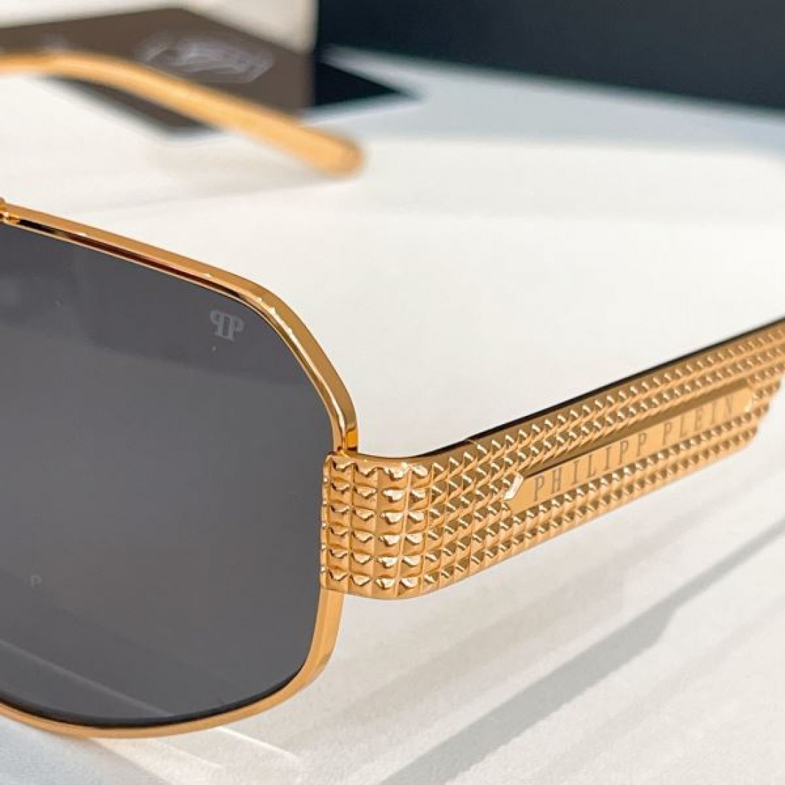 上質なディテール  PHILIPP PLEIN フィリッププレイン コピー サングラス 存在感抜群
