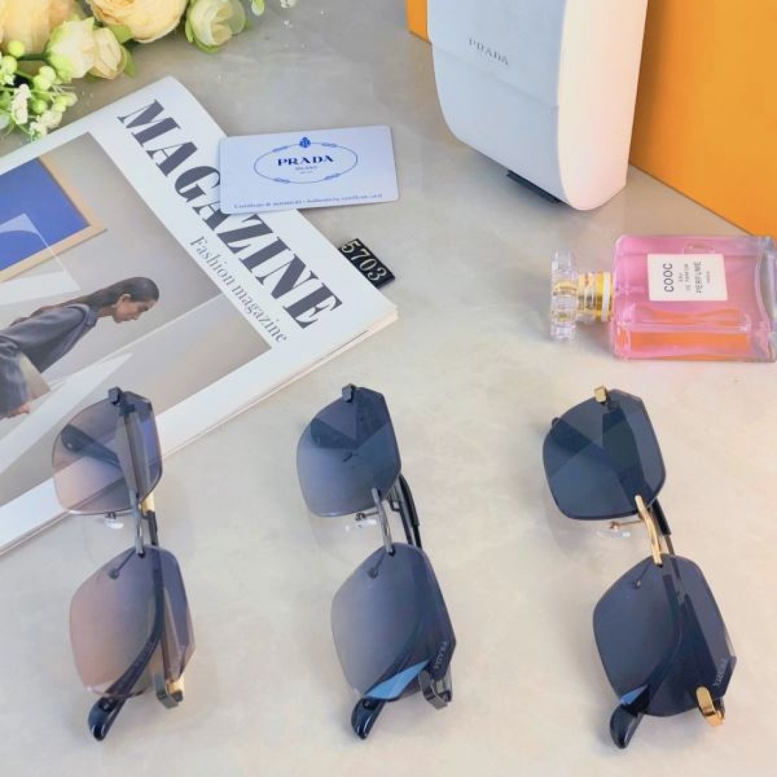 洗練されたデザイン PRADA プラダ コピー サングラス こなれ感たっぷり