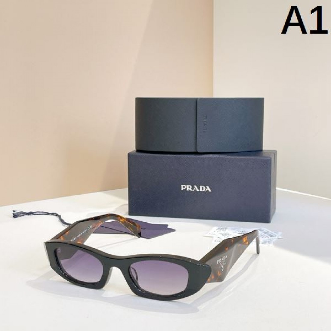 ファッションの最前線 PRADA プラダ コピー サングラス 特別な一着