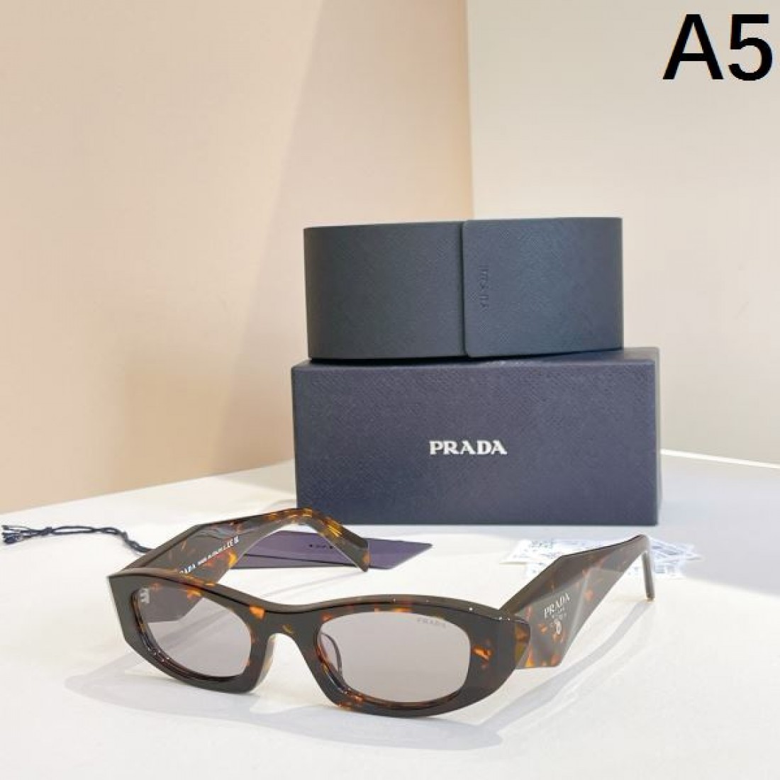 ファッションの最前線 PRADA プラダ コピー サングラス 特別な一着