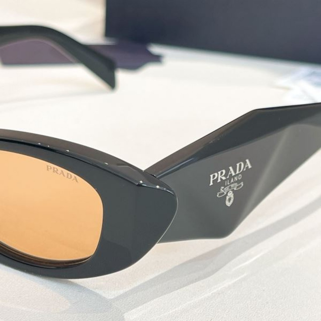ファッションの最前線 PRADA プラダ コピー サングラス 特別な一着