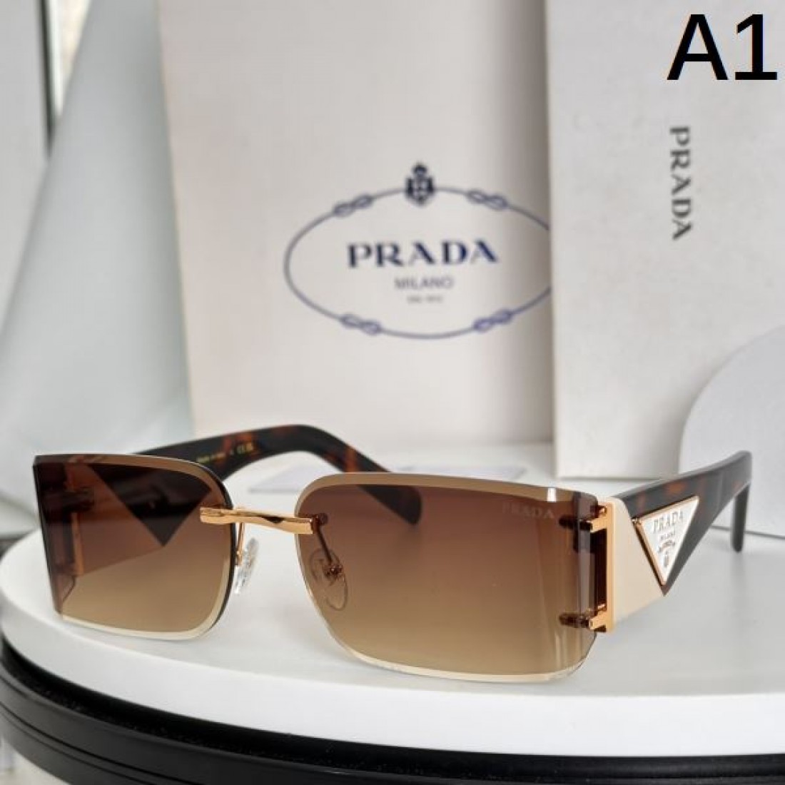 注目度抜群 PRADA プラダ コピー サングラス シンプルな美しさ