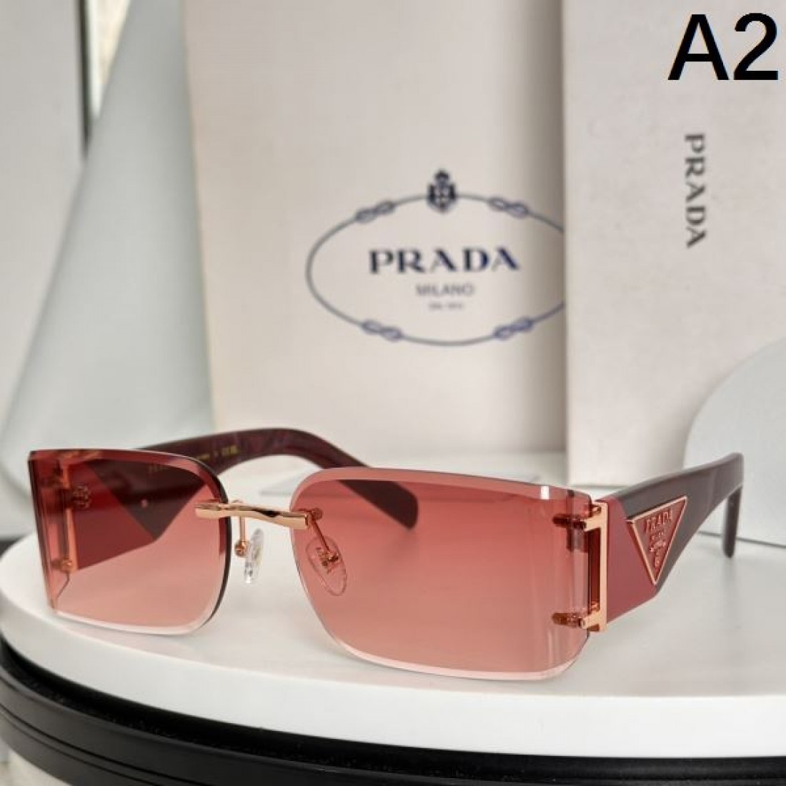 注目度抜群 PRADA プラダ コピー サングラス シンプルな美しさ