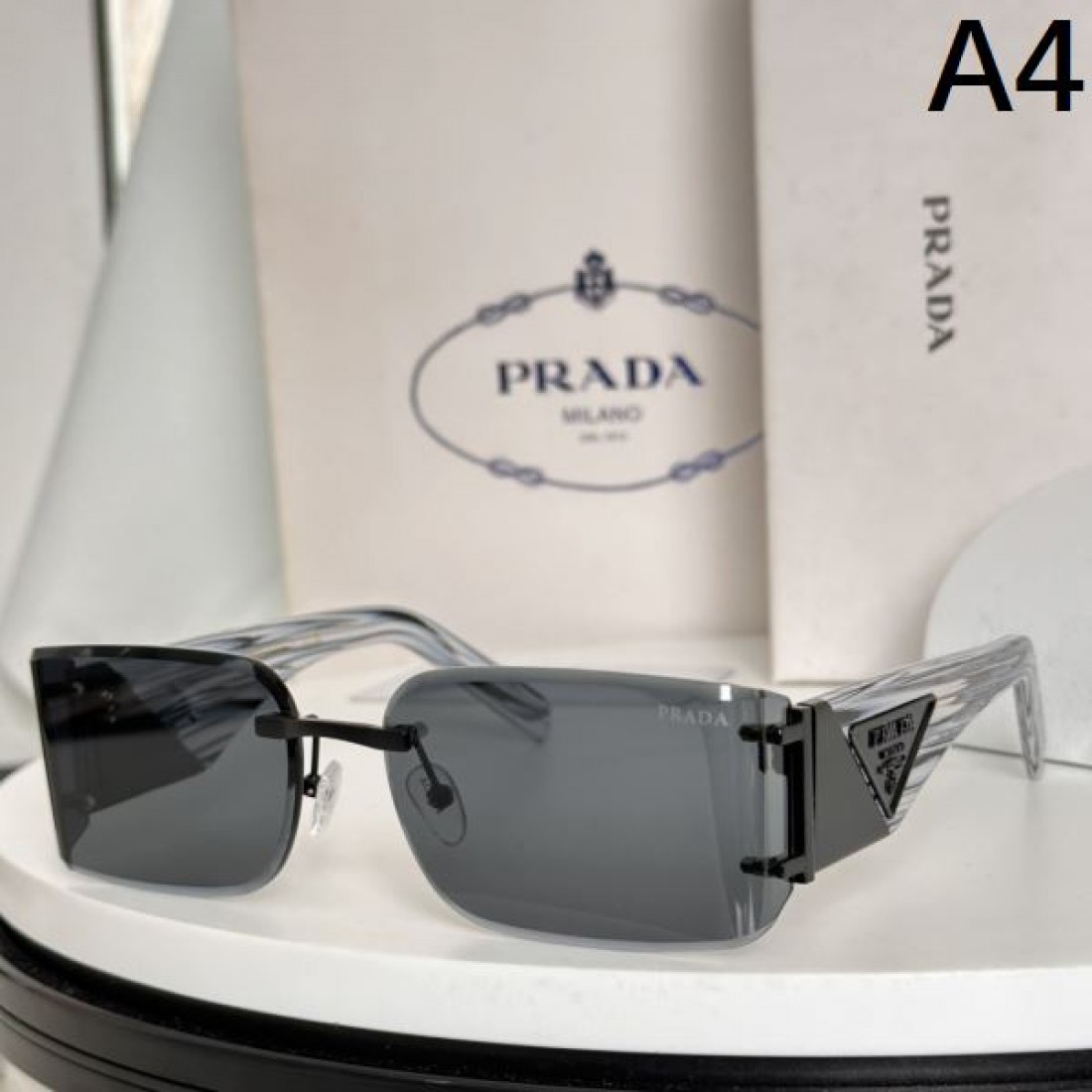 注目度抜群 PRADA プラダ コピー サングラス シンプルな美しさ