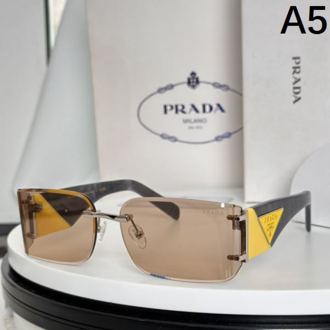 注目度抜群 PRADA プラダ コピー サングラス シンプルな美しさ