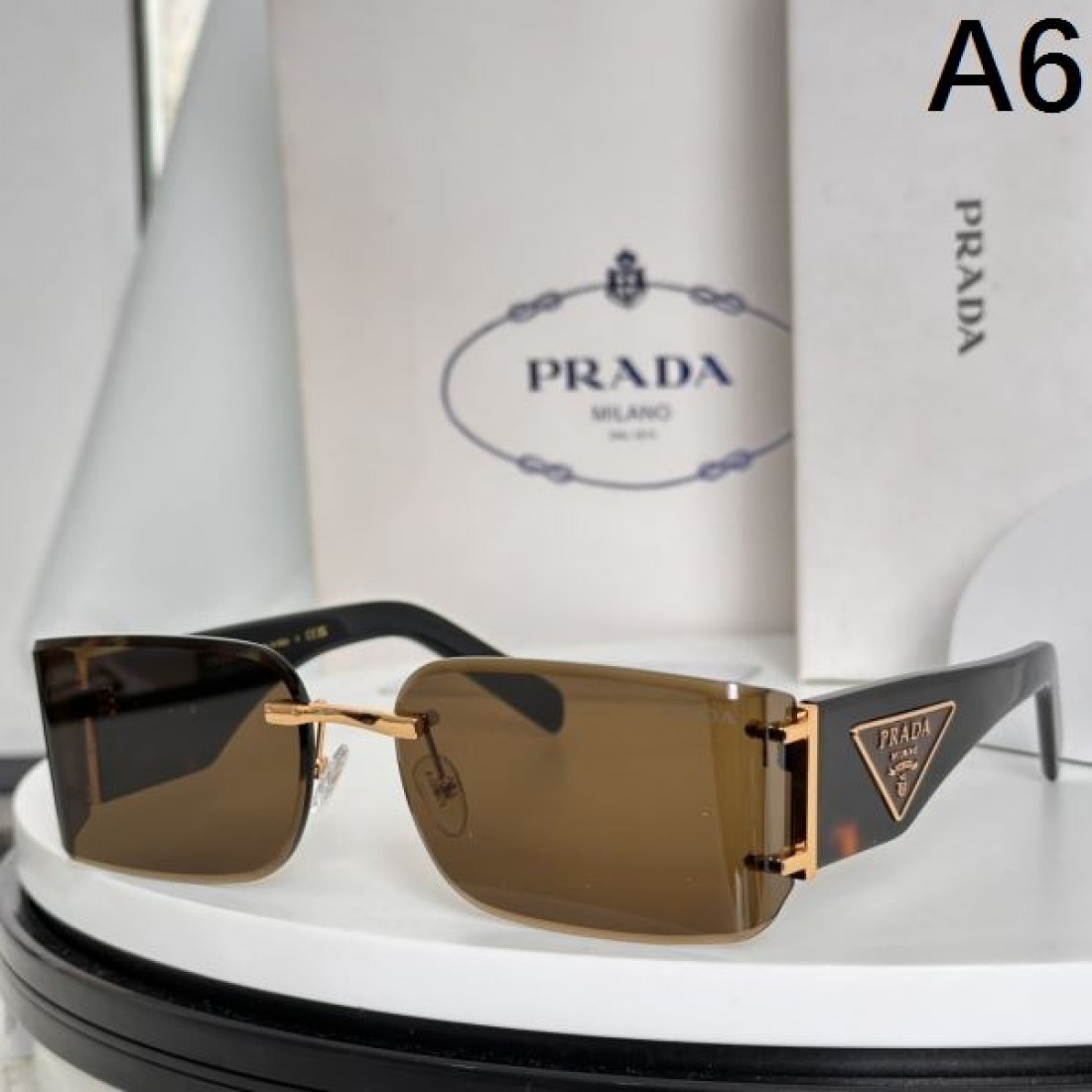 注目度抜群 PRADA プラダ コピー サングラス シンプルな美しさ
