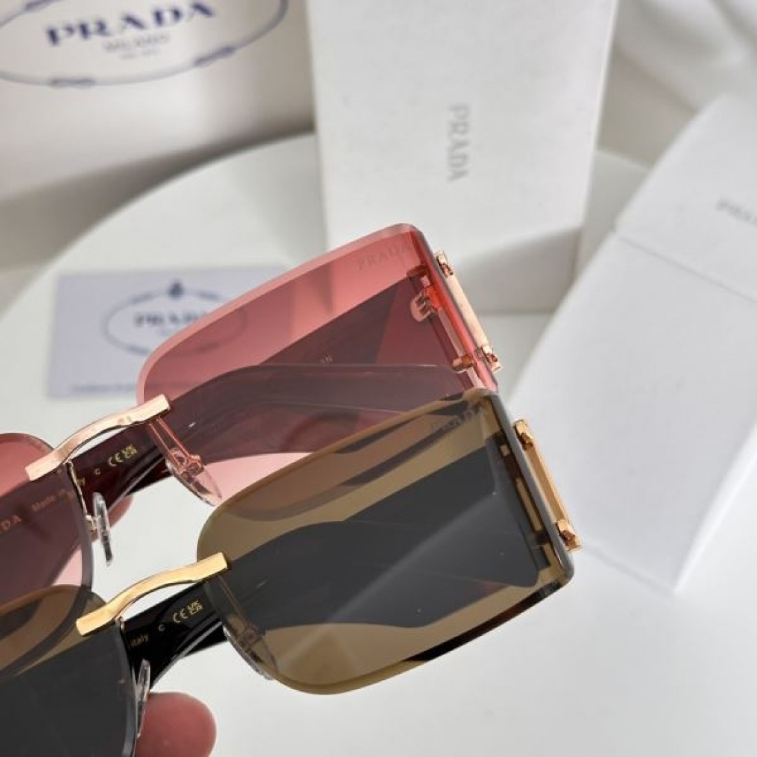 注目度抜群 PRADA プラダ コピー サングラス シンプルな美しさ