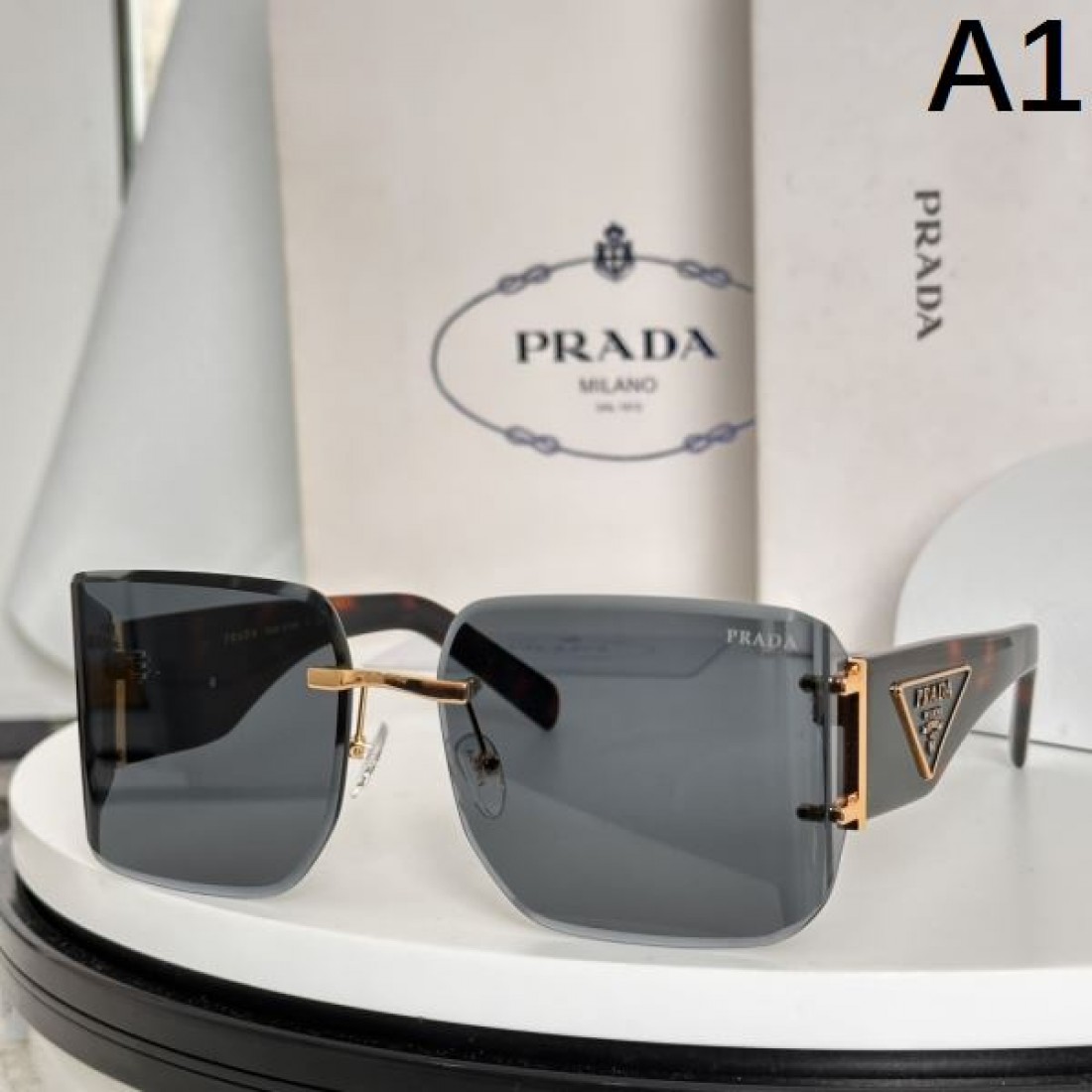 売り切れ間近 PRADA プラダ コピー サングラス 上品で洗練された印象