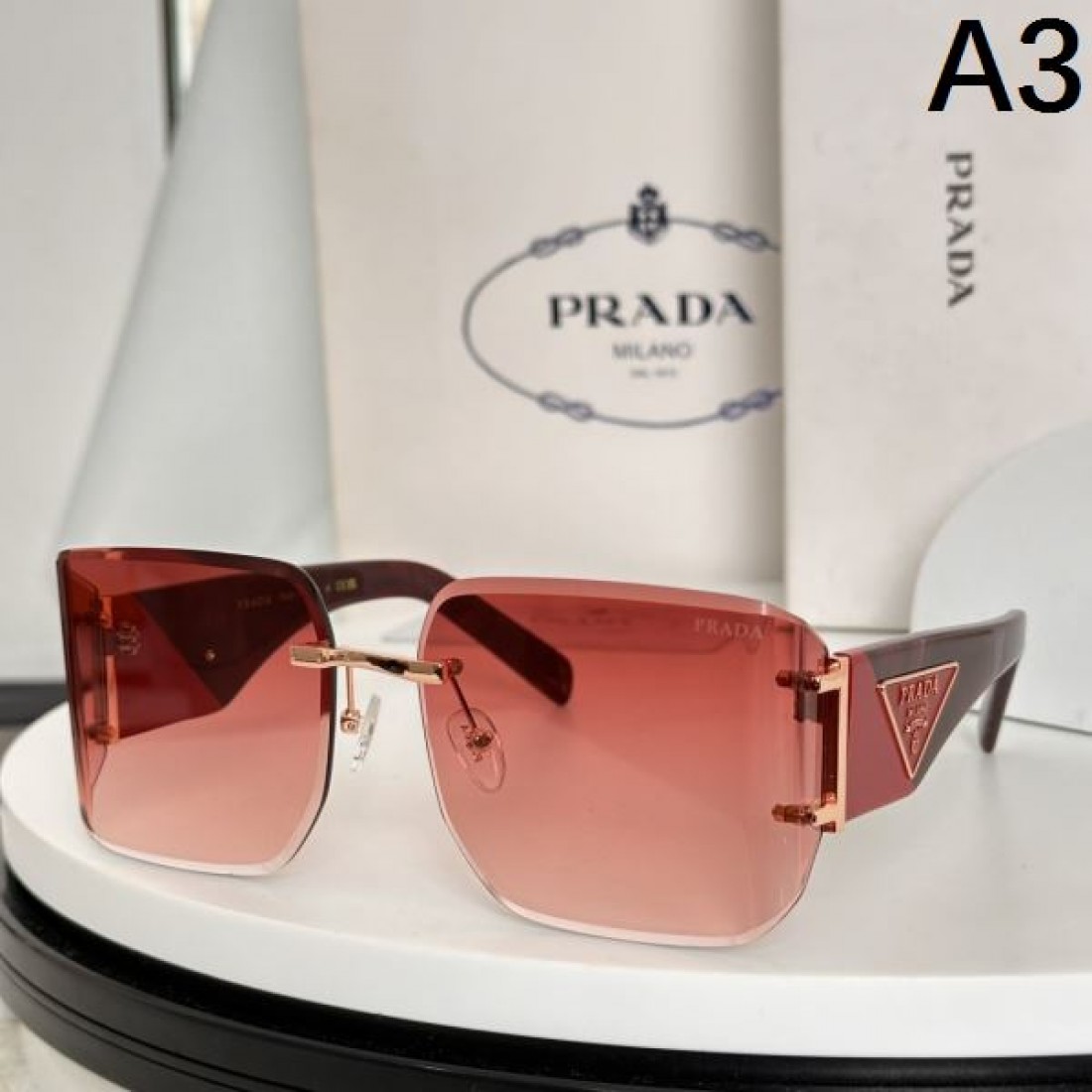 売り切れ間近 PRADA プラダ コピー サングラス 上品で洗練された印象