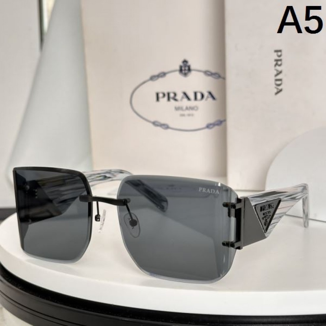 売り切れ間近 PRADA プラダ コピー サングラス 上品で洗練された印象