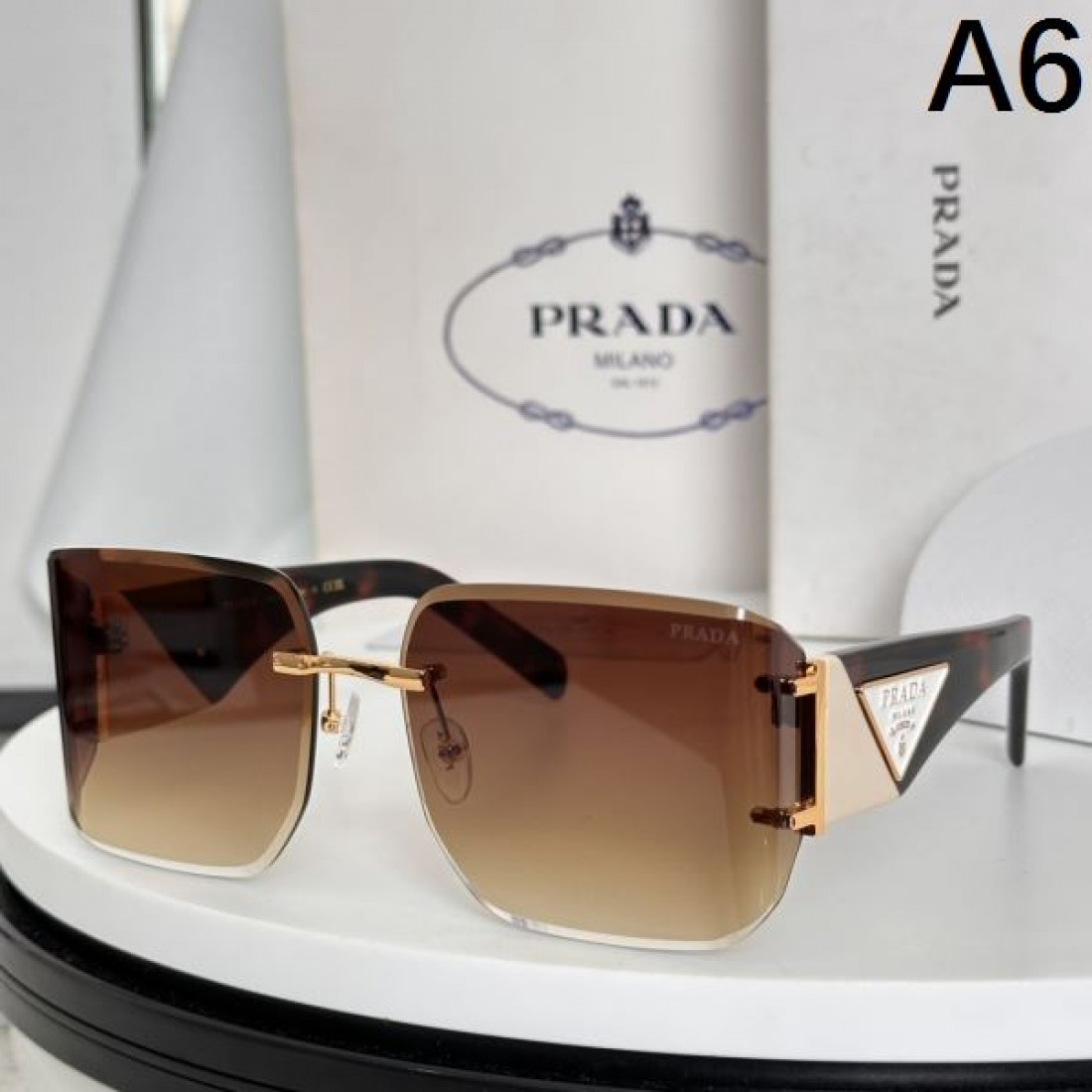 売り切れ間近 PRADA プラダ コピー サングラス 上品で洗練された印象