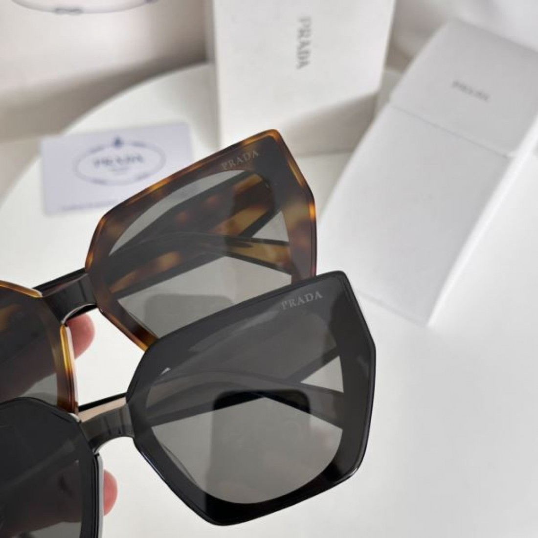 完璧なシルエット PRADA プラダ コピー サングラス 春夏の必需品
