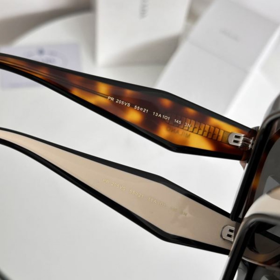 完璧なシルエット PRADA プラダ コピー サングラス 春夏の必需品