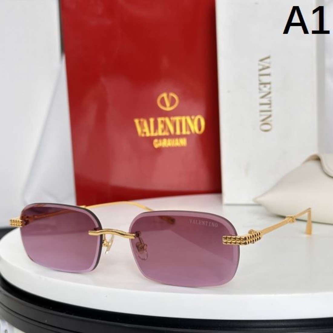 今季イチオシ VALENTINO ヴァレンティノ コピー サングラス 季節感たっぷり