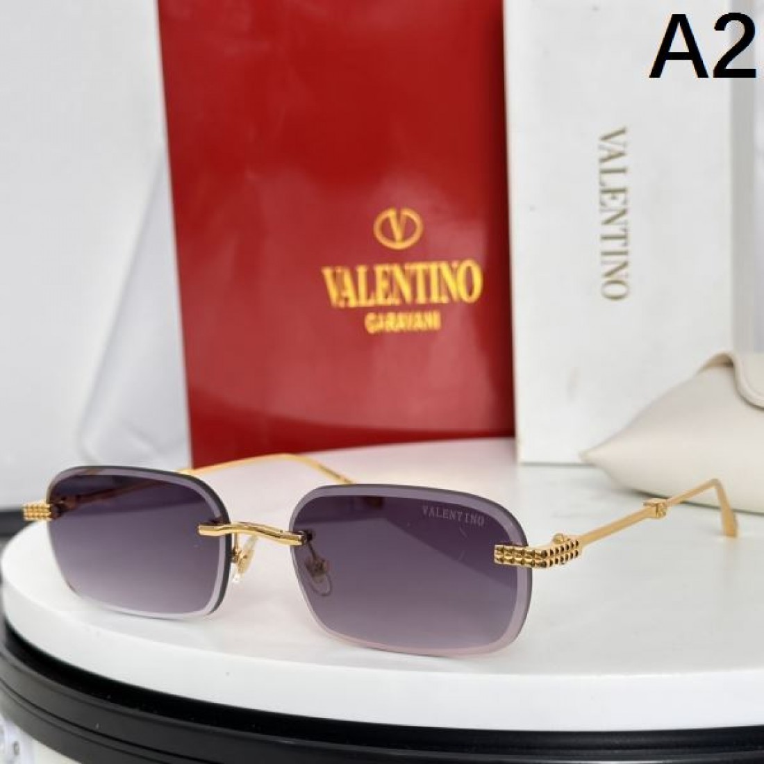 今季イチオシ VALENTINO ヴァレンティノ コピー サングラス 季節感たっぷり
