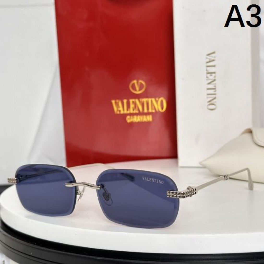 今季イチオシ VALENTINO ヴァレンティノ コピー サングラス 季節感たっぷり