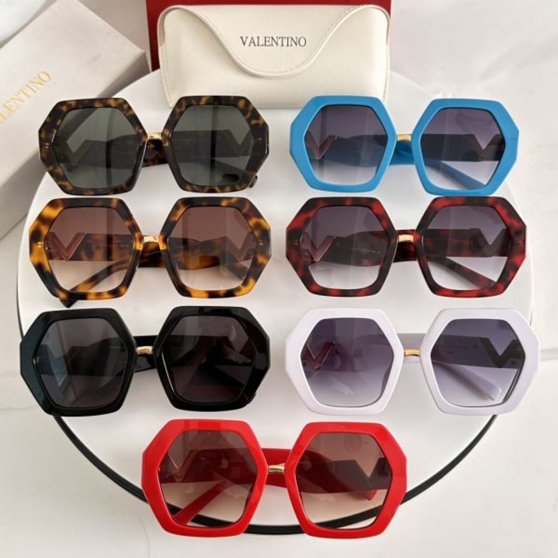 VALENTINO ヴァレンティノ コピー サングラス フェミニンで上品な光を放つデザイン