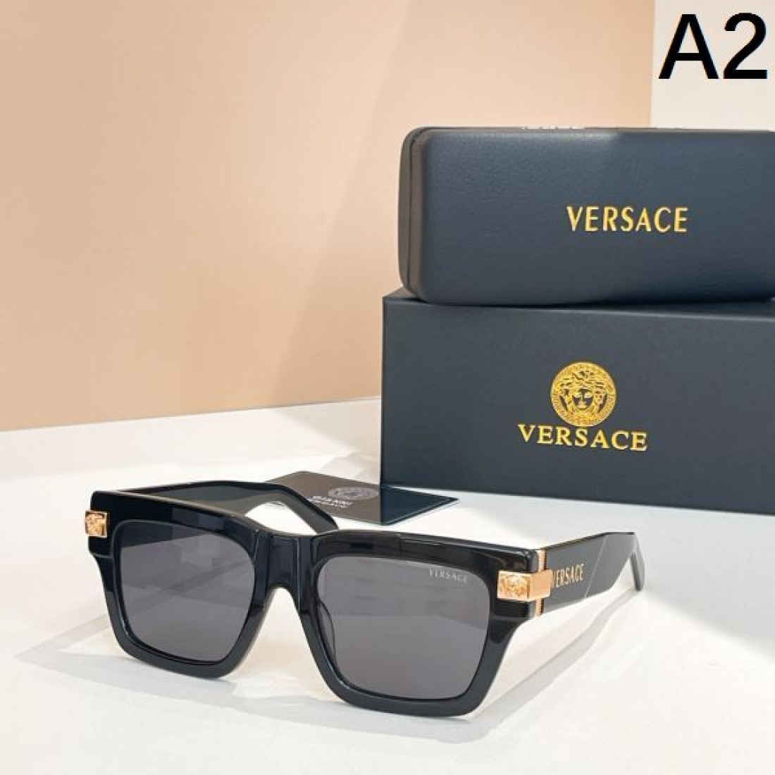 VERSACE ヴェルサーチェ コピー サングラス ゴージャスで官能的な魅力が際立つ