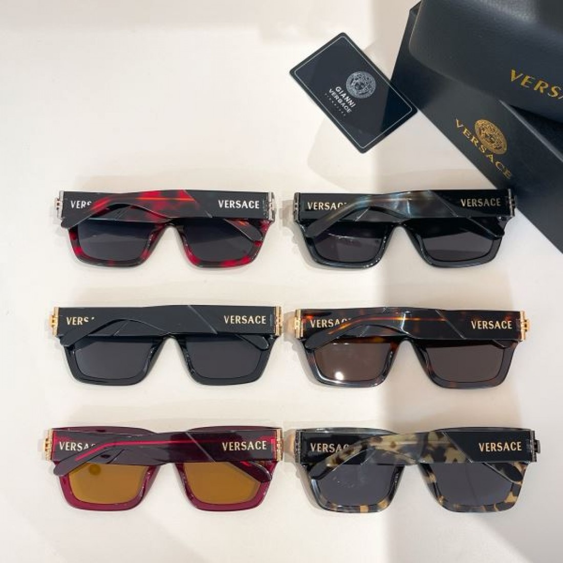 VERSACE ヴェルサーチェ コピー サングラス ゴージャスで官能的な魅力が際立つ