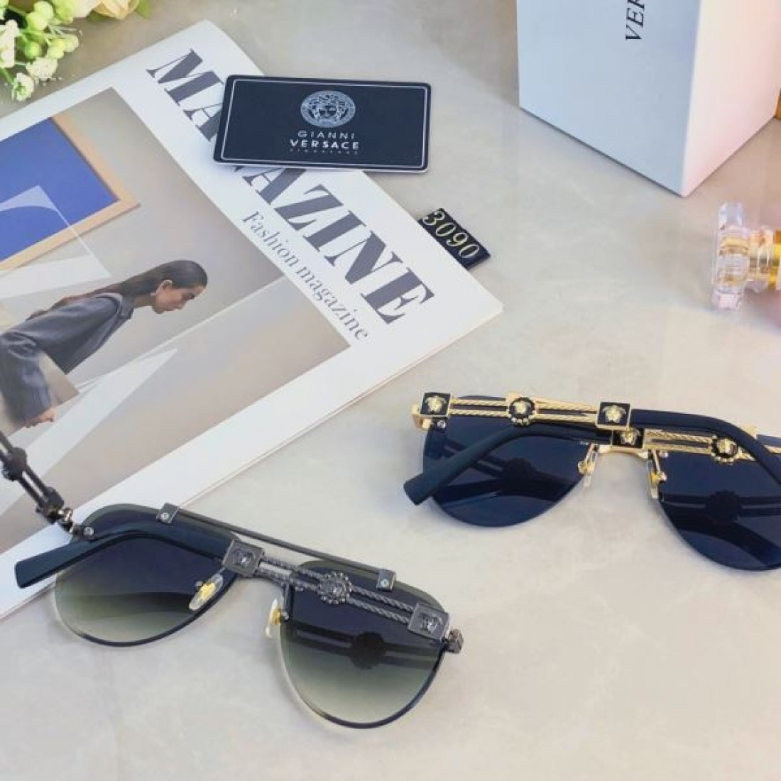 印象的でクールな VERSACE ヴェルサーチェ コピー サングラス 洗練されたスタイルに