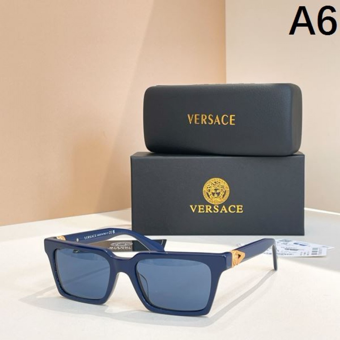 VERSACE ヴェルサーチェ コピー サングラス トレンド感あふれるエッジィな仕上がり