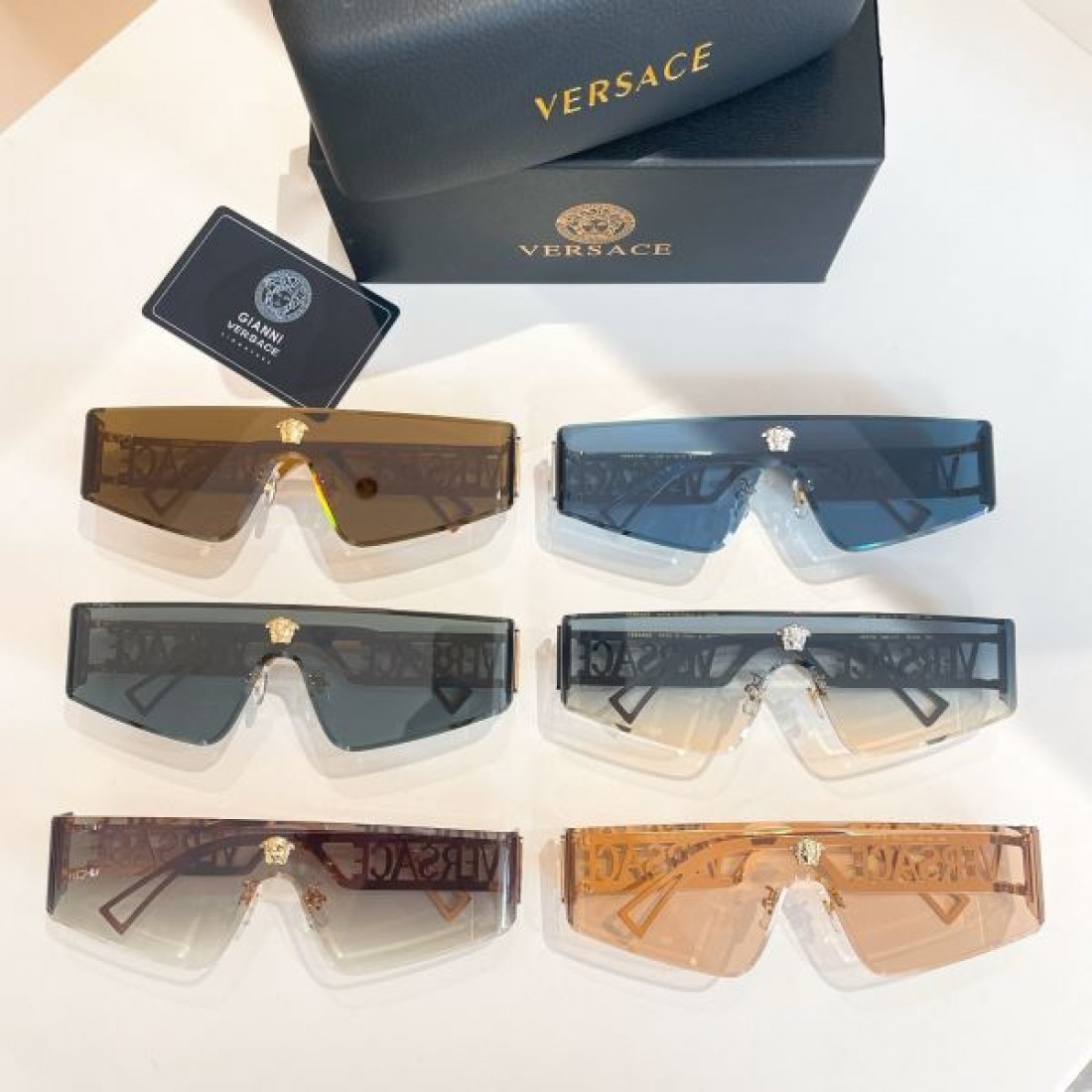 華やかでモードな VERSACE ヴェルサーチェ コピー サングラス 個性を表現する一本