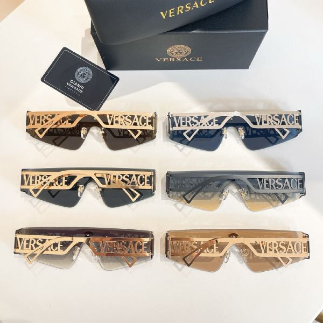 華やかでモードな VERSACE ヴェルサーチェ コピー サングラス 個性を表現する一本