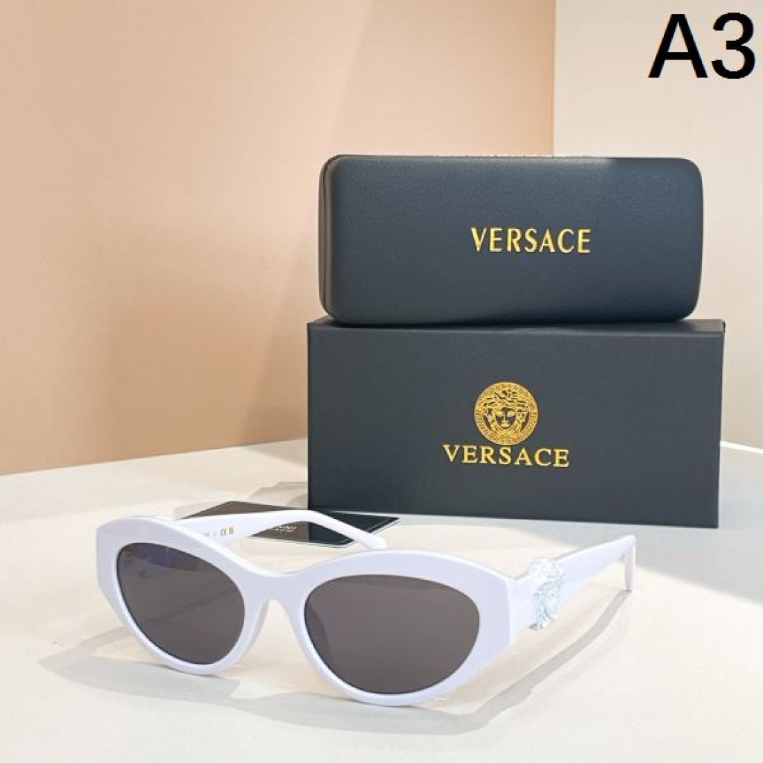 華やかでダイナミックな VERSACE ヴェルサーチェ コピー サングラス